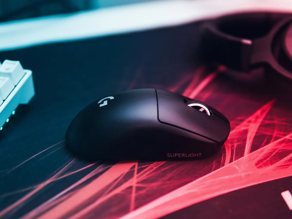 Mouse Gamer Logitech G203 LIGHTSYNC RGB, Efeito de Ondas de Cores, 6 Botões Programáveis e Até 8.000 DPI